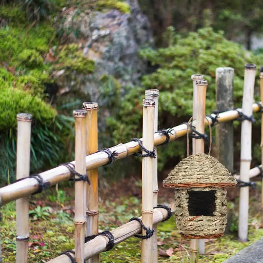 Handwoven Straw Bird Nest Parrot Hatching Breeding Grass Cave Garden Supply Grass Birds House Humming Bird Nest for Lawn Home